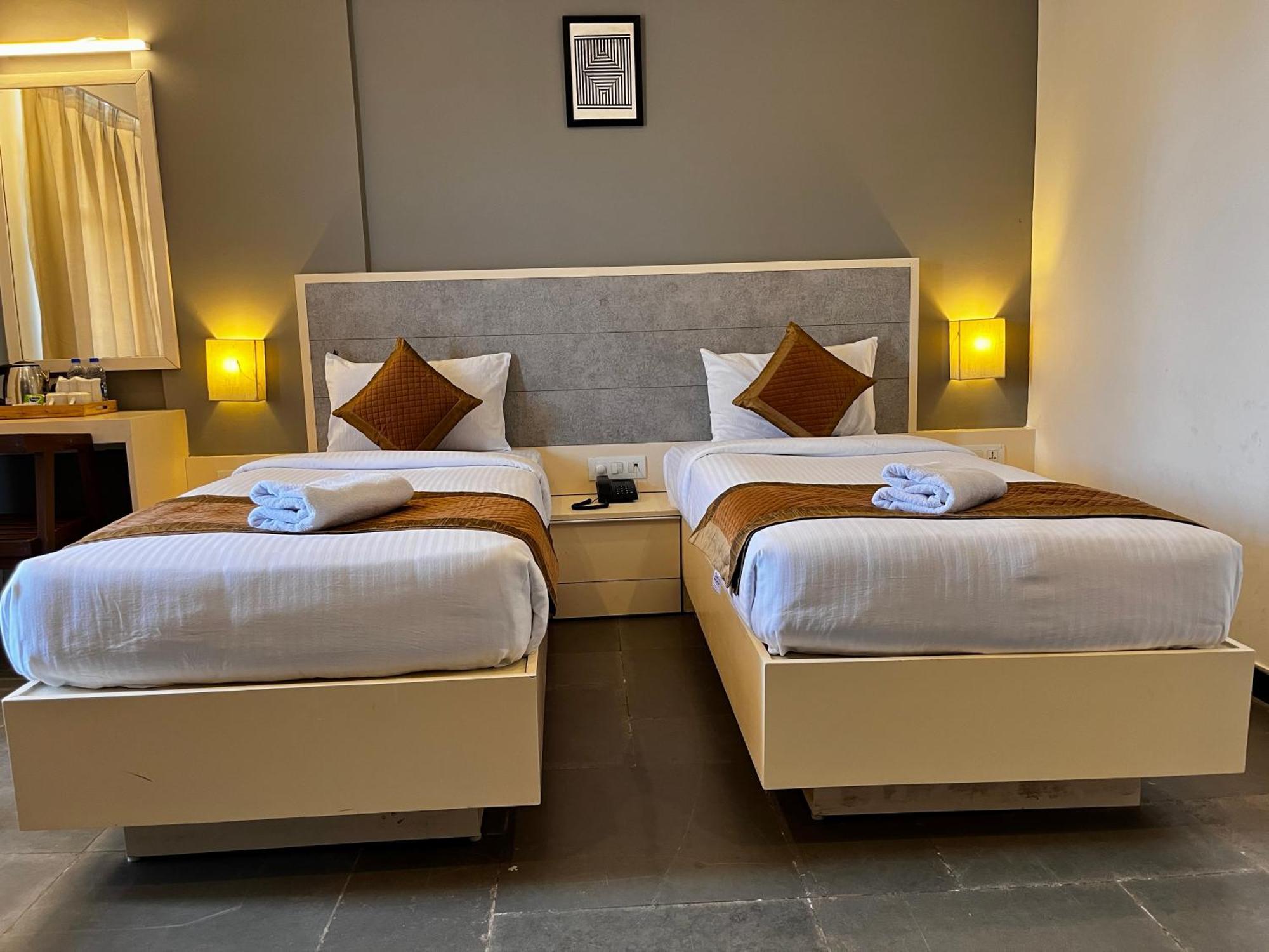 Hotel Dwarawata Дхарвад Екстер'єр фото