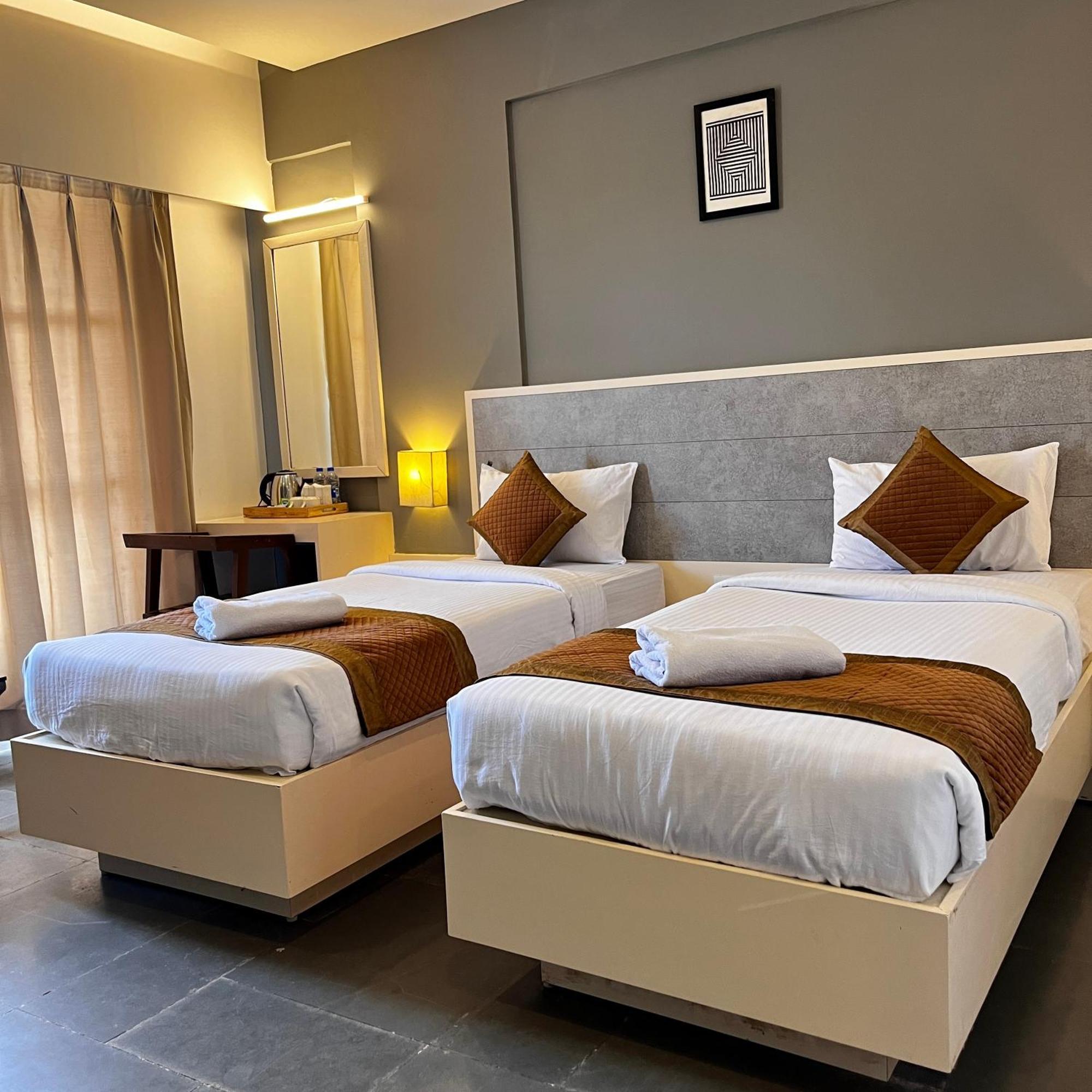 Hotel Dwarawata Дхарвад Екстер'єр фото